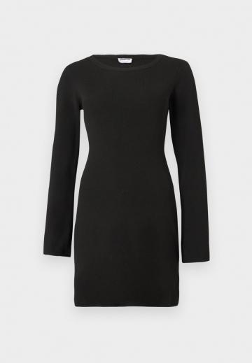 Вязаное платье