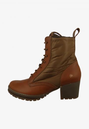 Ботинки на шнуровке