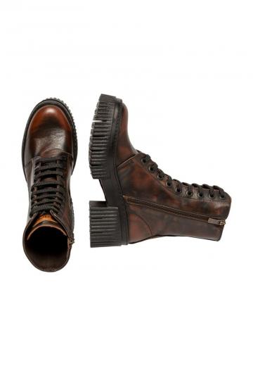 Ботинки на шнуровке