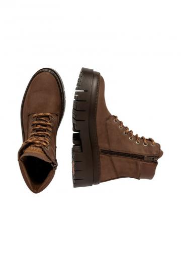 Ботинки на шнуровке