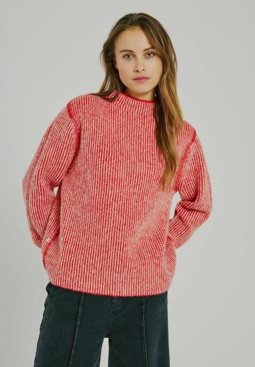 Пуловер в полоску
