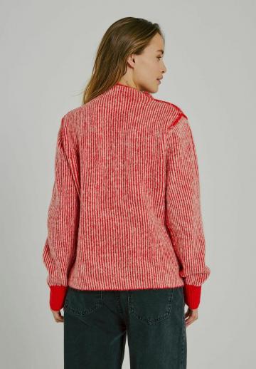 Пуловер в полоску