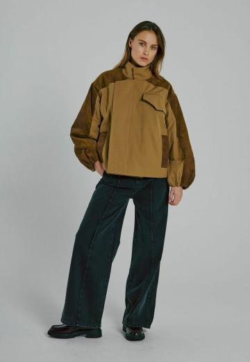 Блейзер с накладными карманами