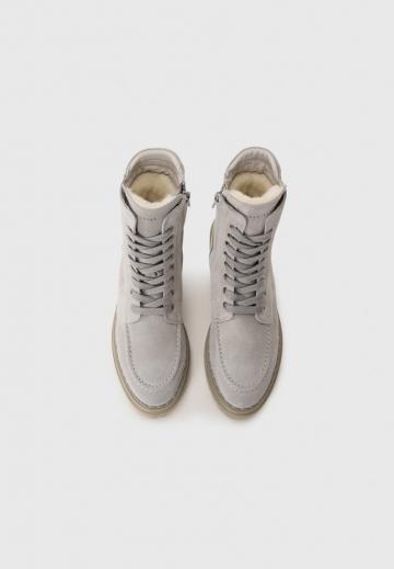 Ботинки на шнуровке