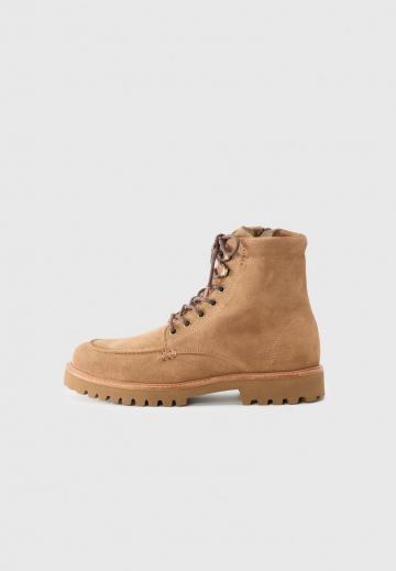 Ботинки на шнуровке