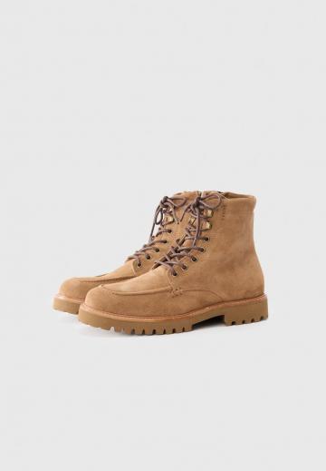 Ботинки на шнуровке