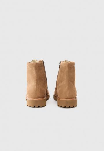 Ботинки на шнуровке