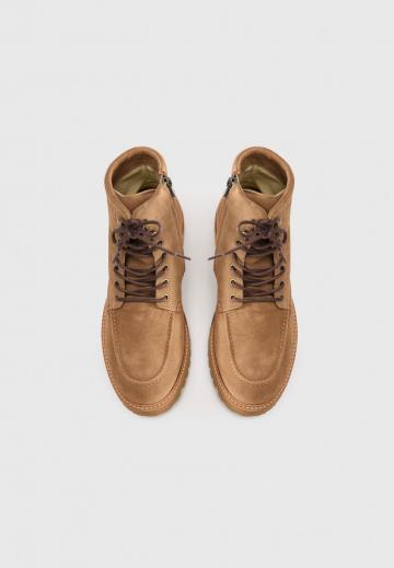 Ботинки на шнуровке