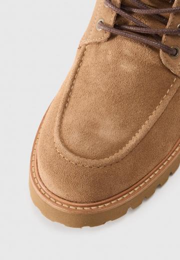 Ботинки на шнуровке