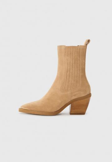 Полусапожки на высоком каблуке