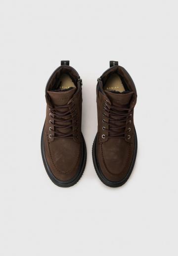 Ботинки на шнуровке