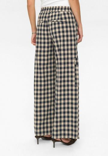 Брюки с накладными карманами