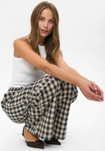 Брюки с накладными карманами