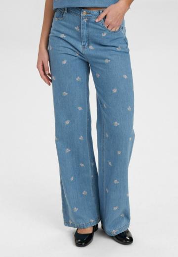Клешеные джинсы