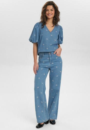 Клешеные джинсы