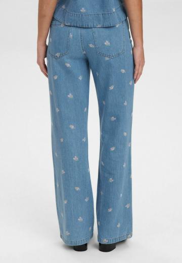 Клешеные джинсы