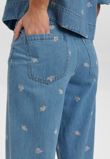 Клешеные джинсы