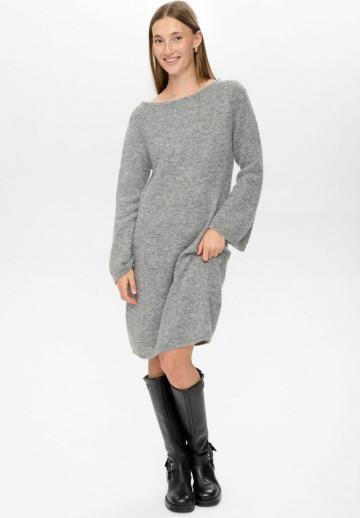 Вязаное платье