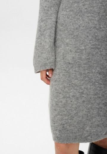 Вязаное платье