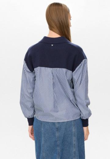 Пуловер с вырезом V