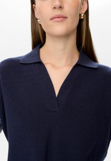 Пуловер с вырезом V