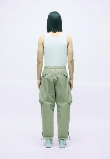 Брюки с накладными карманами