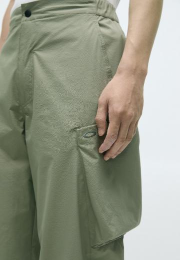 Брюки с накладными карманами