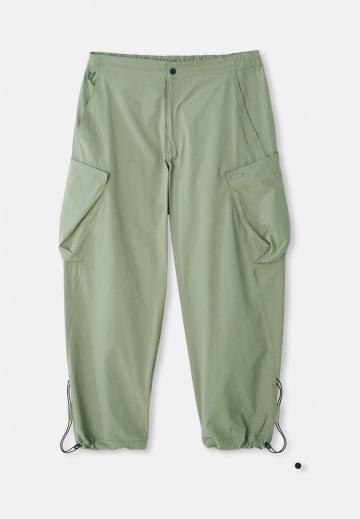 Брюки с накладными карманами