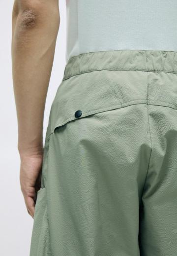 Брюки с накладными карманами