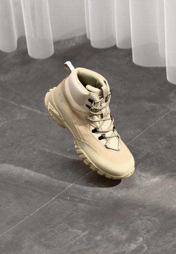 Походные ботинки