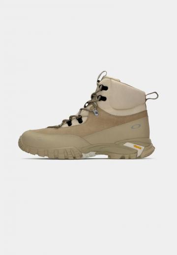 Походные ботинки