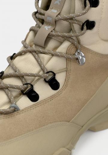 Походные ботинки