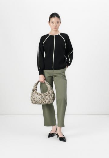 Пуловер в полоску