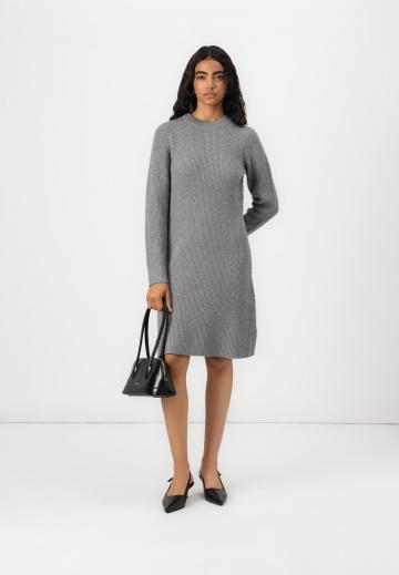 Вязаное платье