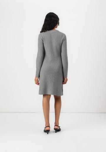 Вязаное платье