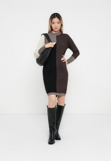 Вязаное платье