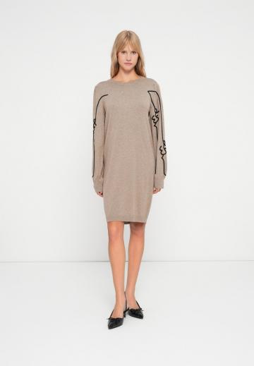 Вязаное платье