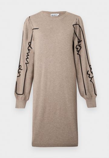 Вязаное платье