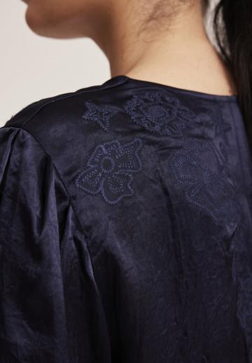 Длинная блузка