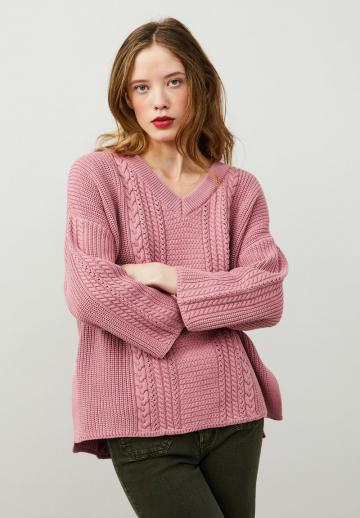 Пуловер с вырезом V