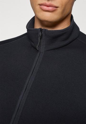 Спортивная толстовка