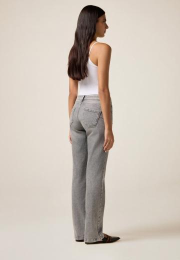 Прямые джинсы