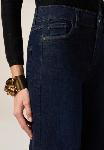 Клешеные джинсы