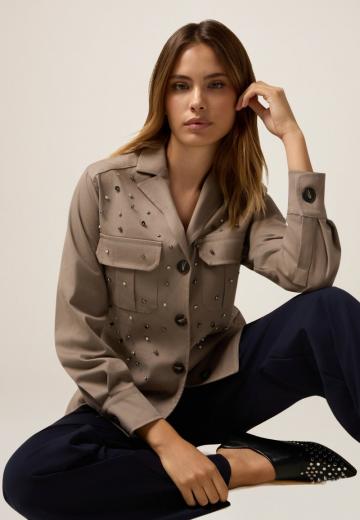 Куртка с накладнымит карманами