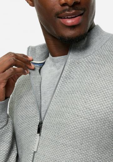 Вязаная кофта