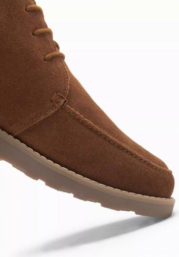 Ботинки на шнуровке