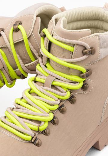 Ботинки на шнуровке
