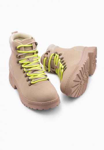 Ботинки на шнуровке