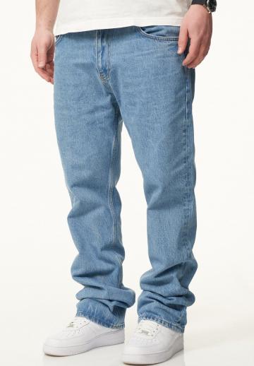 Прямые джинсы
