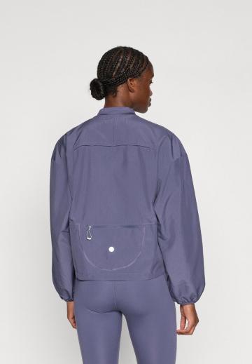 Спортивная куртка